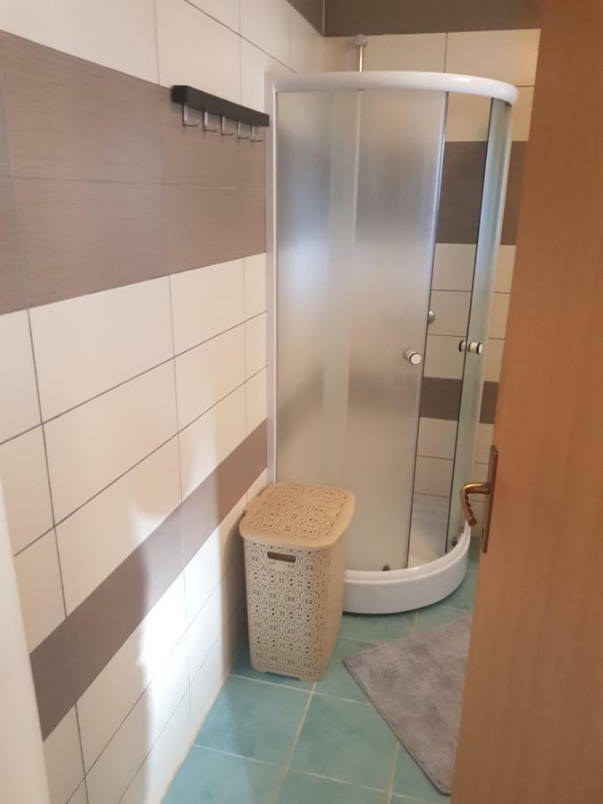 Apartmani Andrej Udbina Ngoại thất bức ảnh