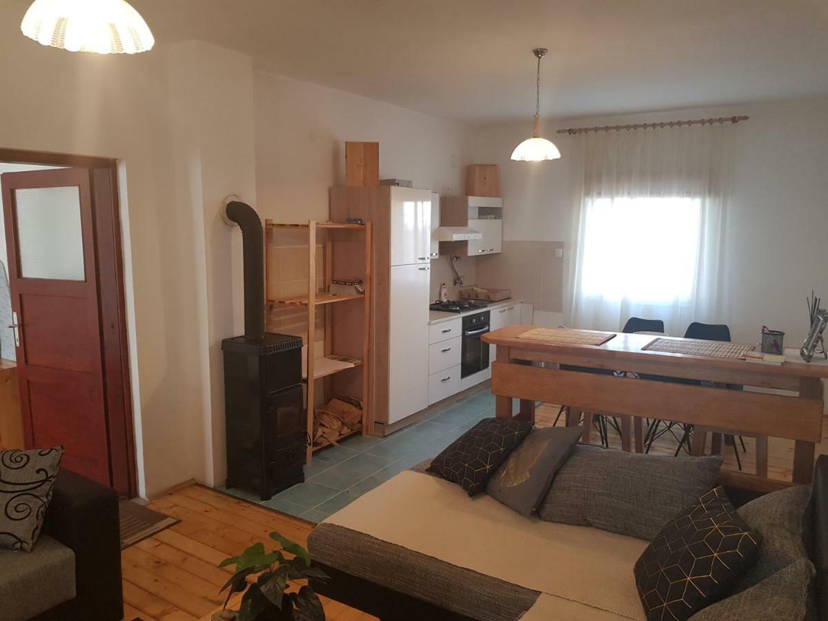 Apartmani Andrej Udbina Ngoại thất bức ảnh