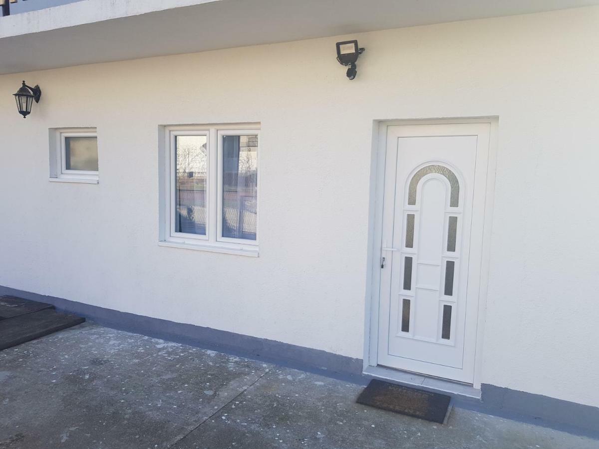 Apartmani Andrej Udbina Ngoại thất bức ảnh